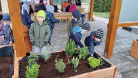 /album/fotogaleria-aktivita-c-4-edukacne-enviromentalne-aktivity-v-enviroucebni/1714036520624-1-jpg/